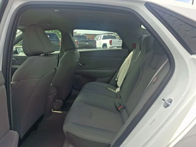 New 2026 White Hyundai SE image 9