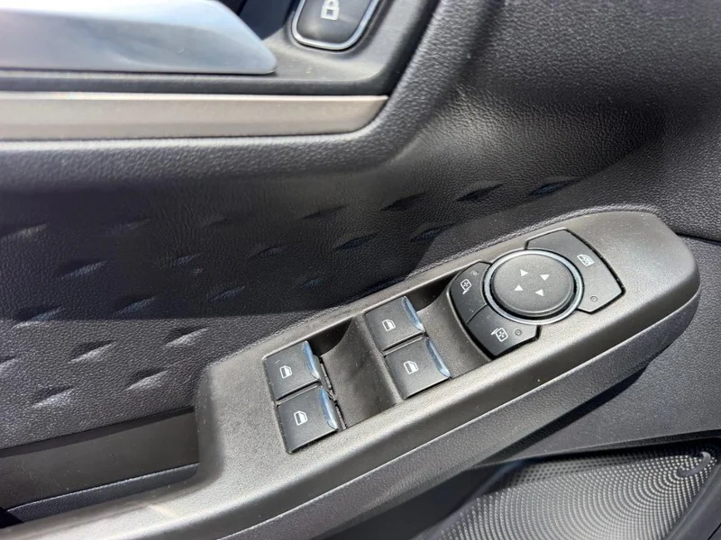 Certified Used 2020 Oxford White Ford SE image 18
