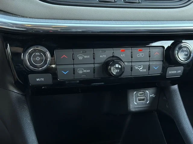 Used 2024 Gray Jeep Limited image 24
