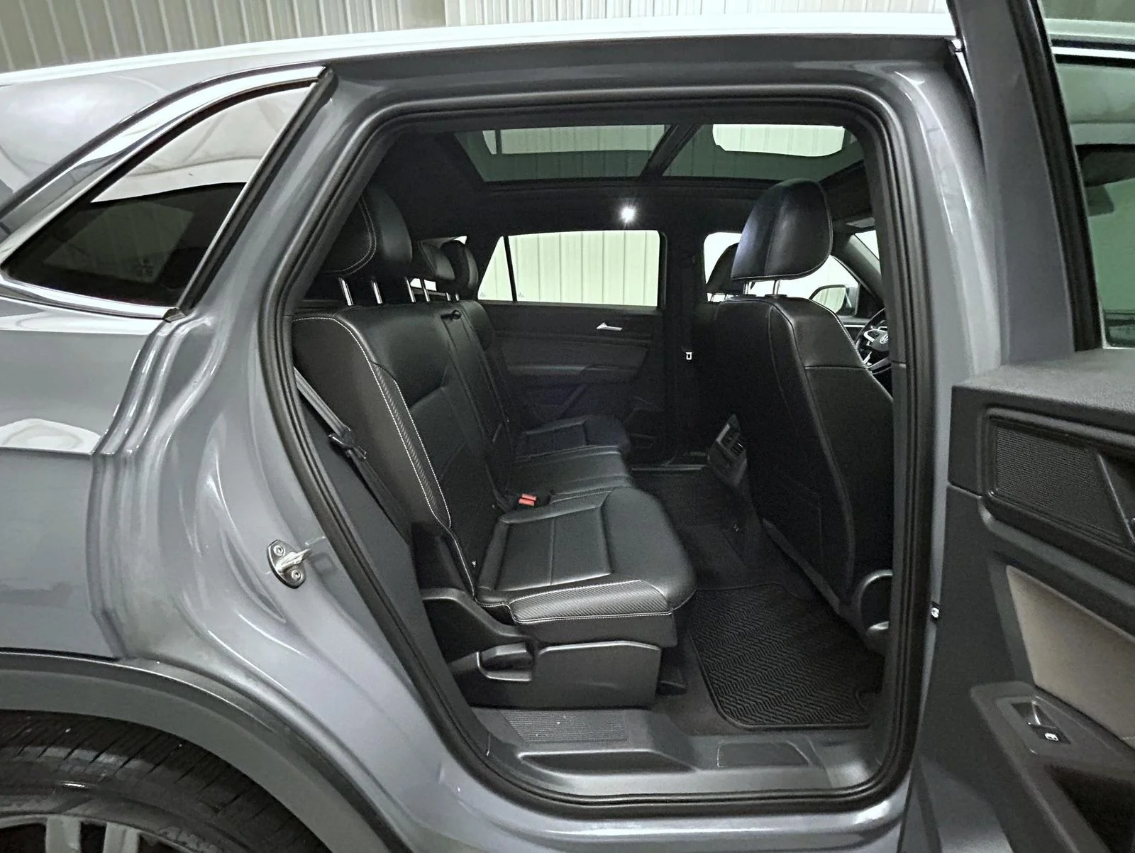 Used 2022 Gray Volkswagen 3.6L V6 SEL R-Line image 18