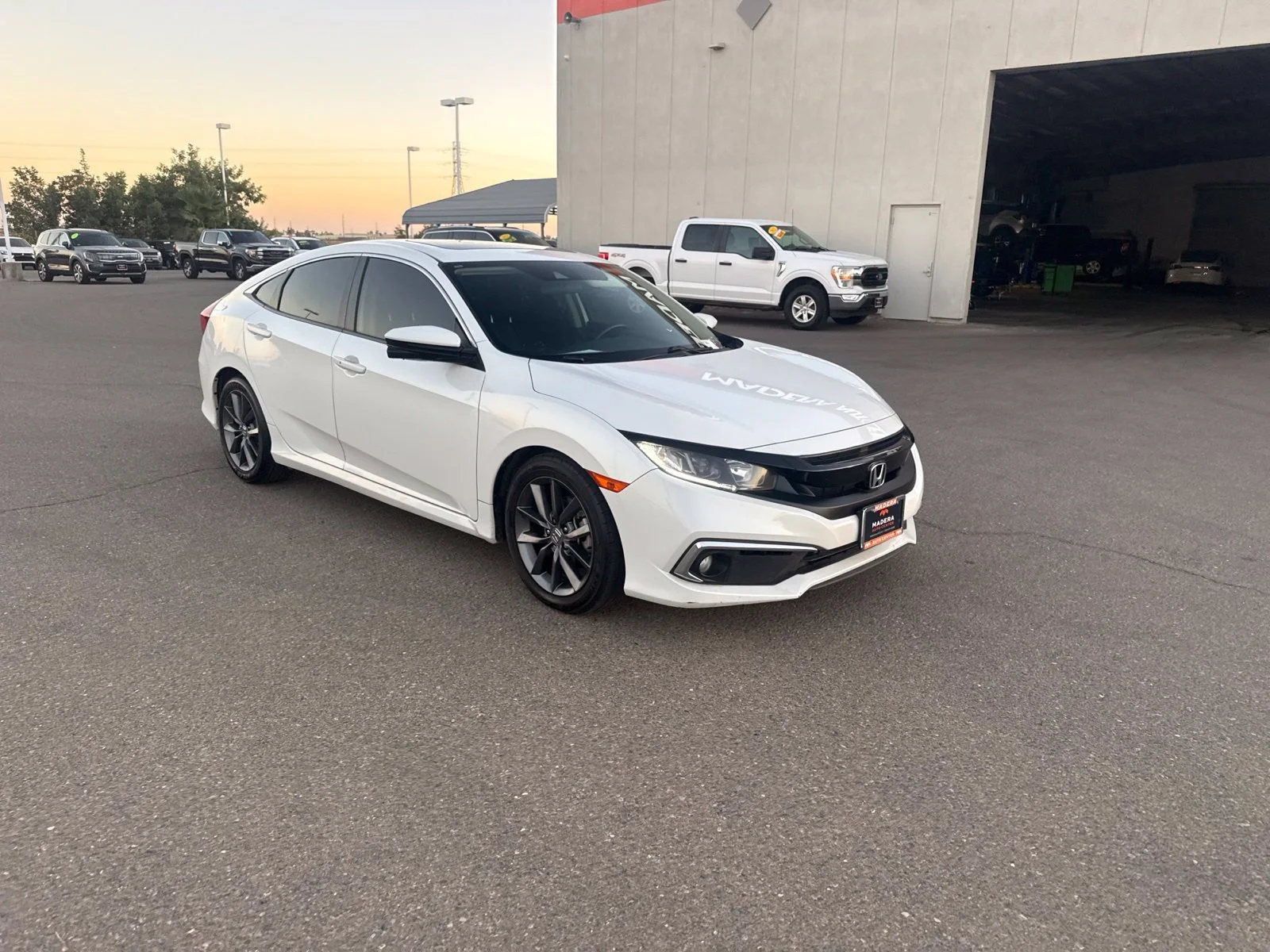 Used 2019 White Honda EX image 3