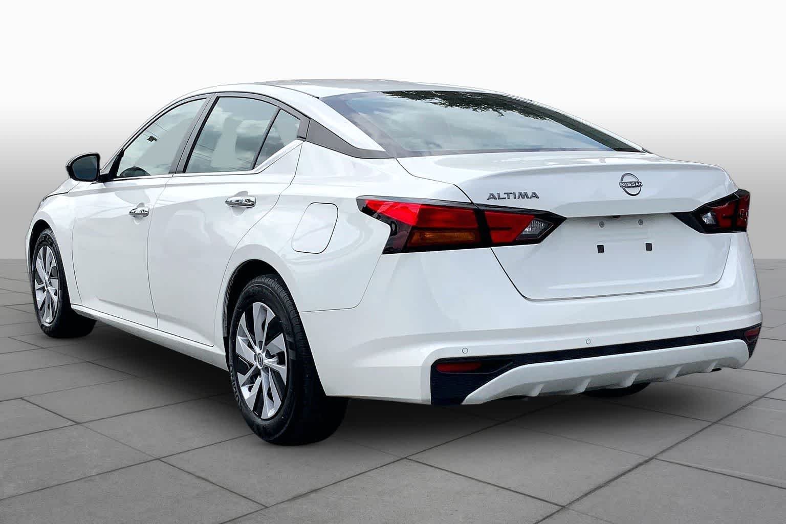 Used 2024 Glacier White Nissan 2.5 S image 12