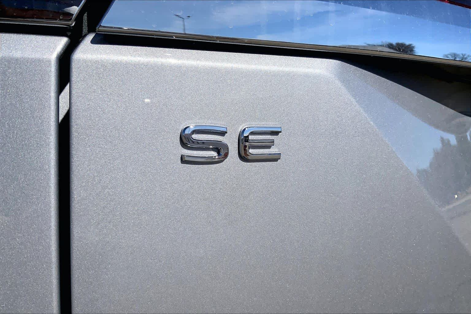 New 2026 Silver Mist Metallic Volkswagen 2.0T SE w/Technology image 15