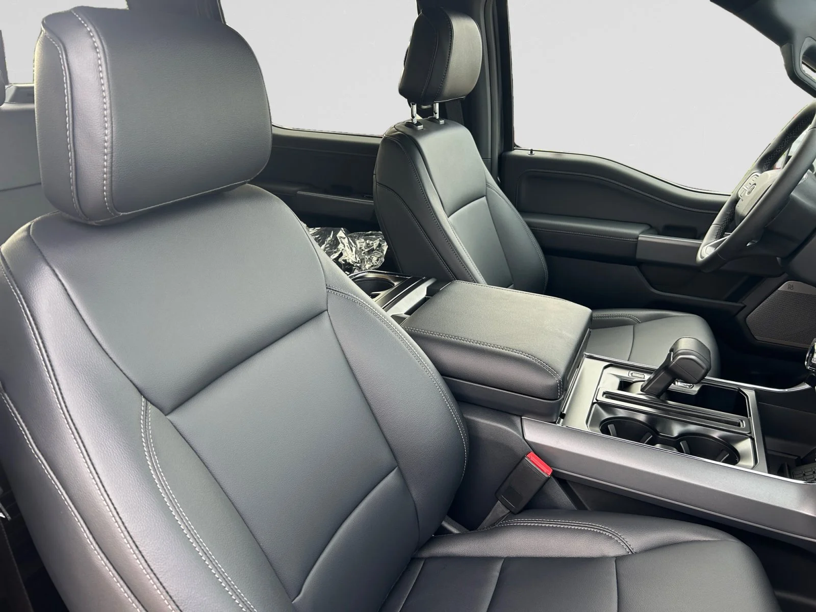 New 2026 Carbonized Grey Metallic Ford XLT image 12