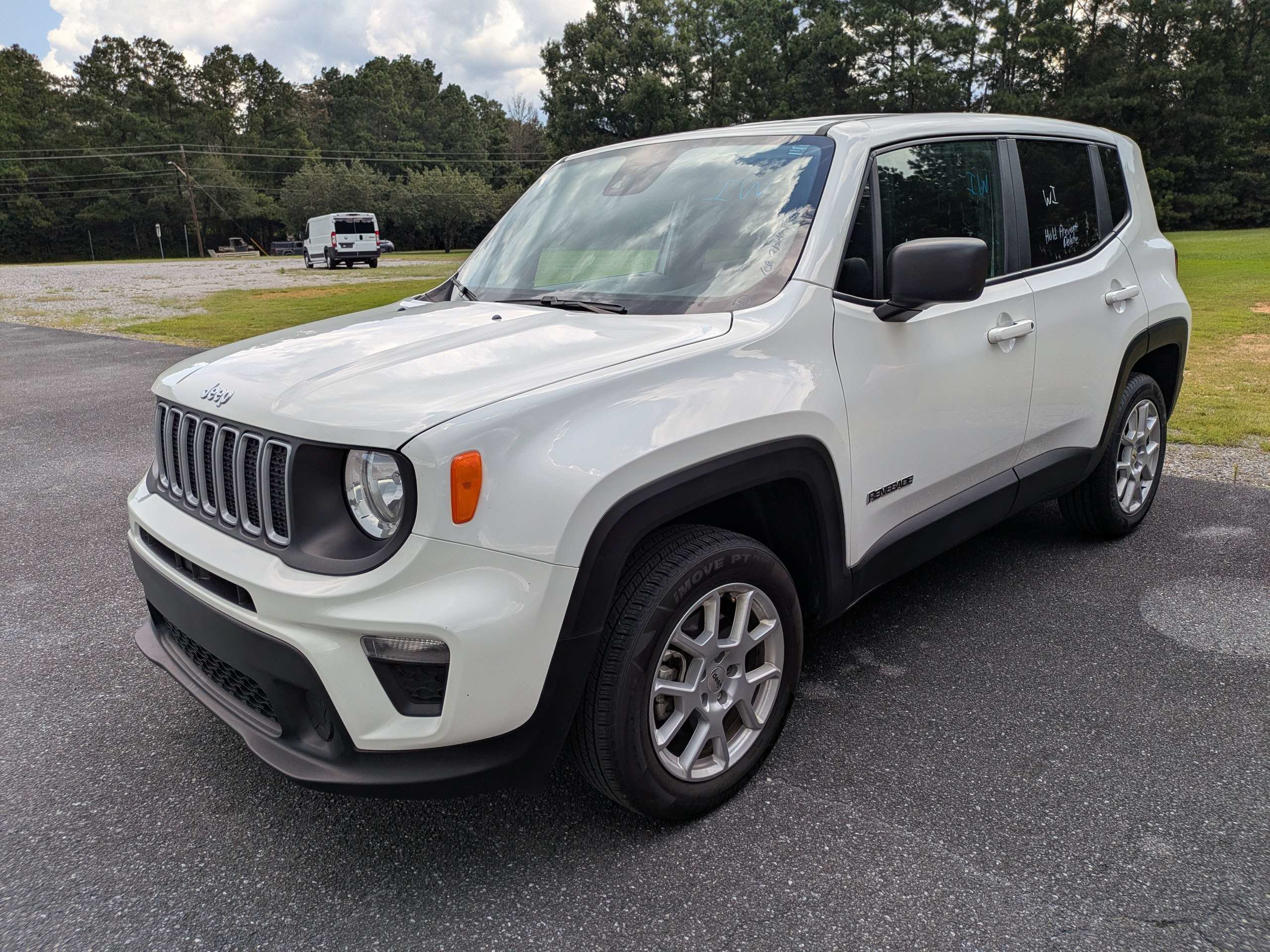 Used 2023 Alpine White Clearcoat Jeep Latitude image 2