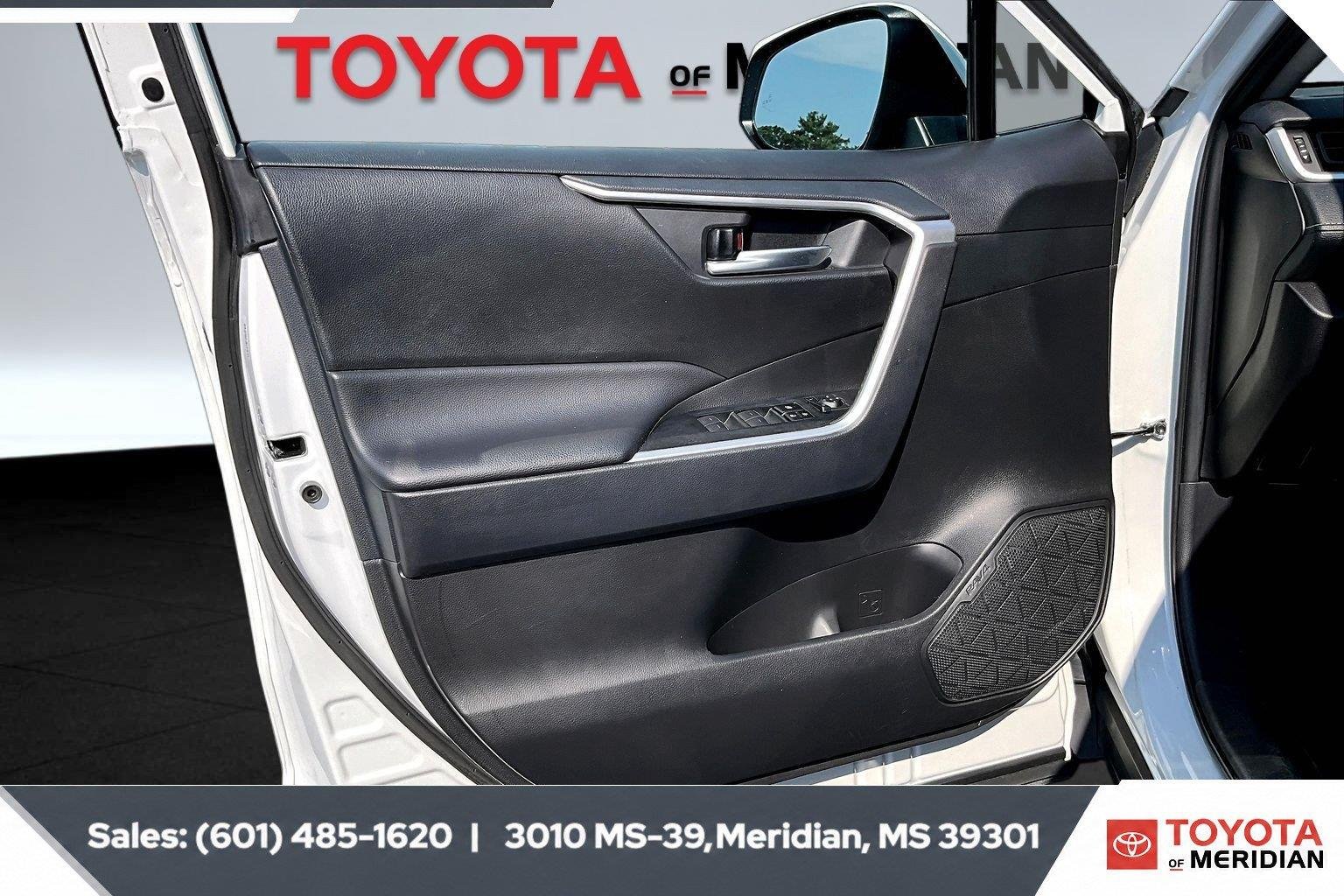 Used 2024 Ice Cap Toyota XLE image 17