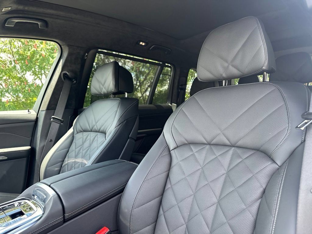 New 2026 Mineral White Metallic BMW xDrive40i image 16