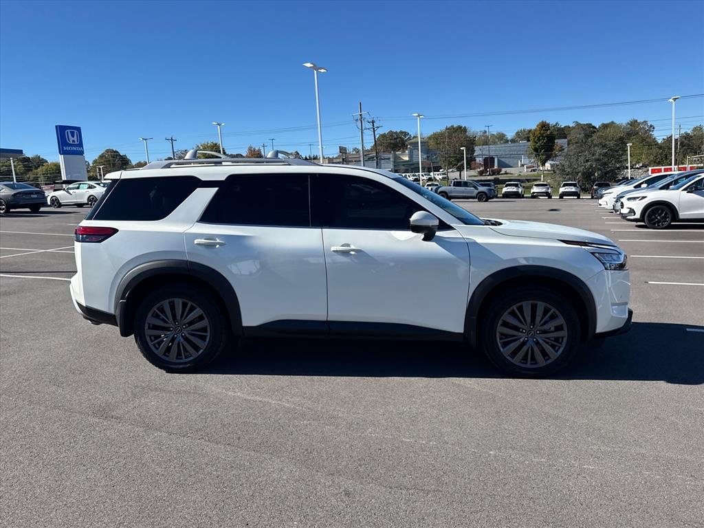 Used 2024 PEARL WHITE TRICO Nissan SL image 8