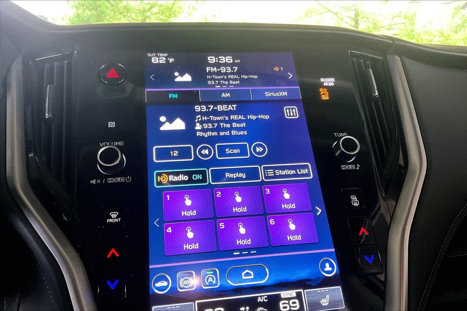 Used 2022 Ice Silver Metallic Subaru Premium image 30