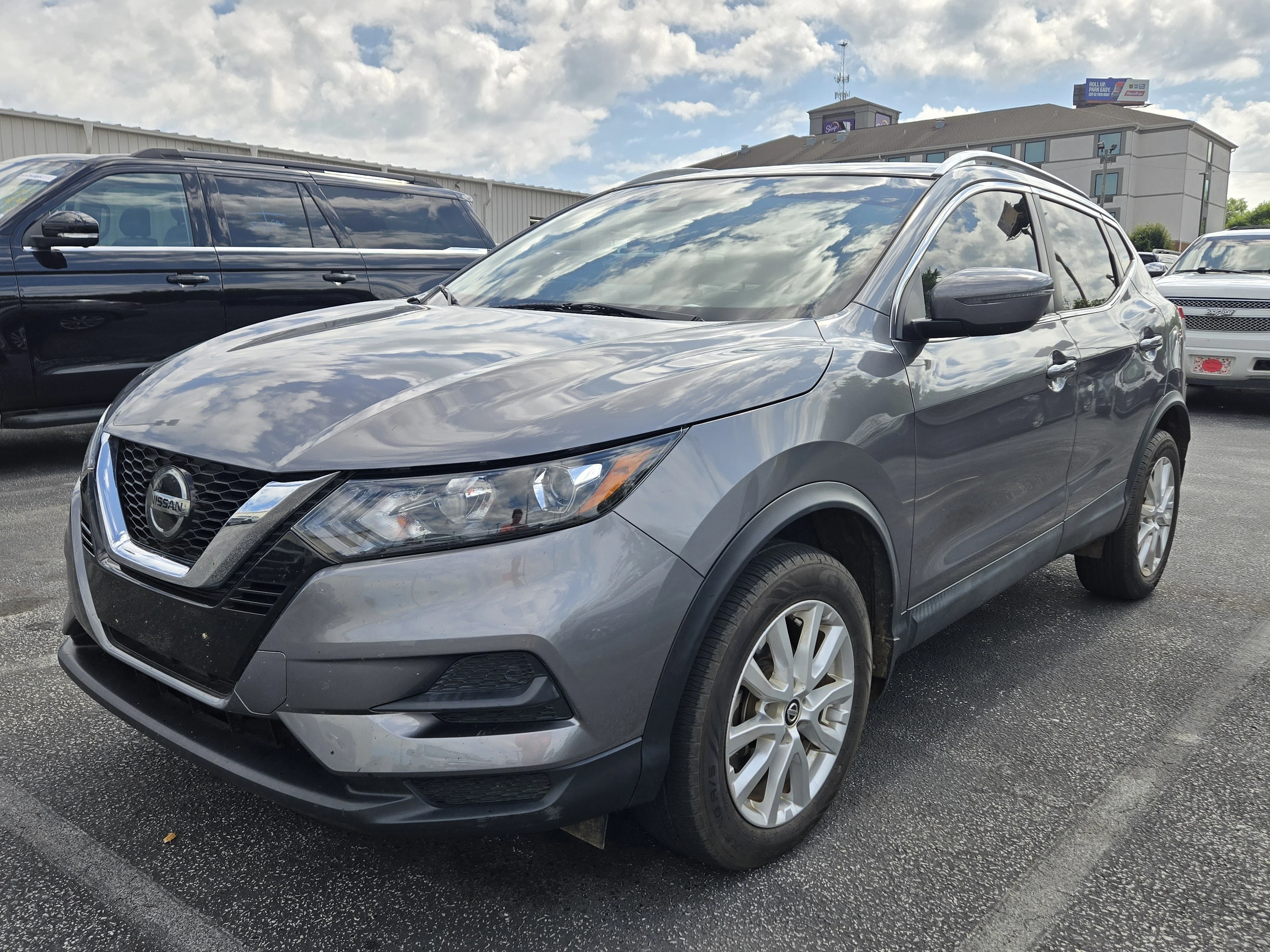 2020 Nissan Rogue Sport SV FWD's photo