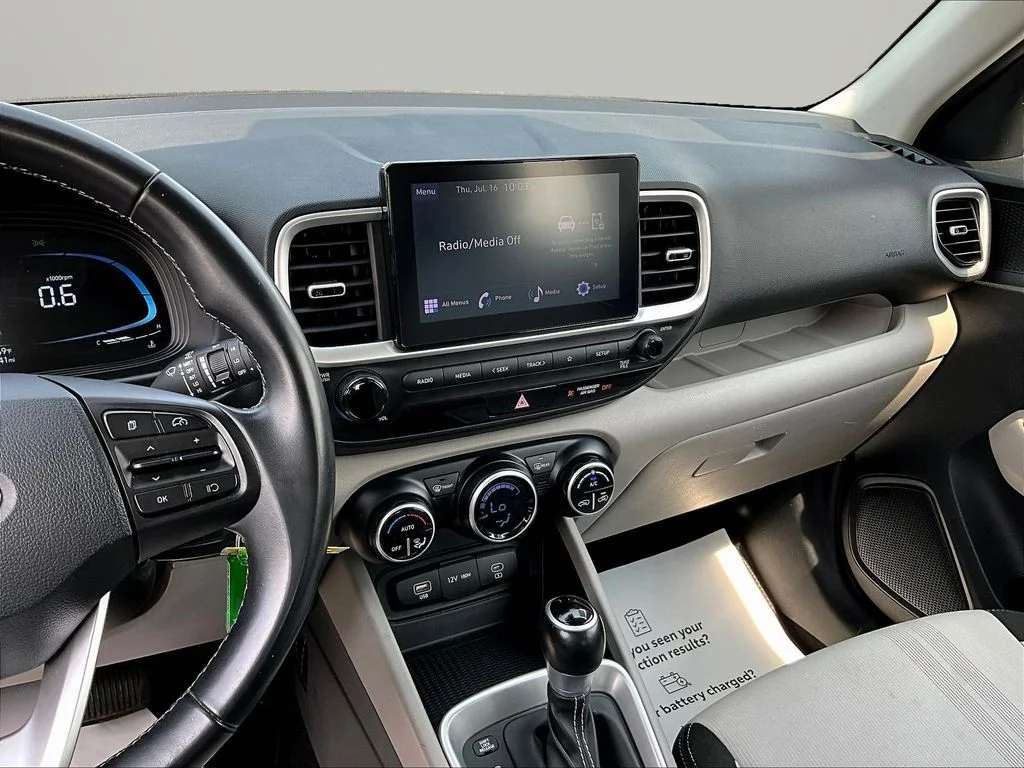 Used 2023 White Hyundai SEL image 9