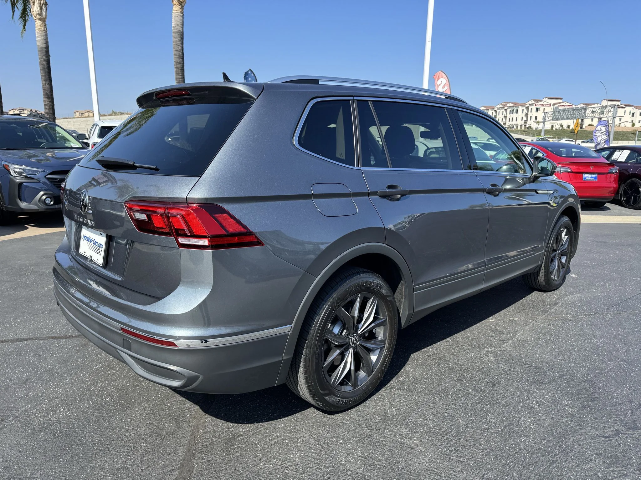 Used 2023 Platinum Gray Metallic Volkswagen SE image 4