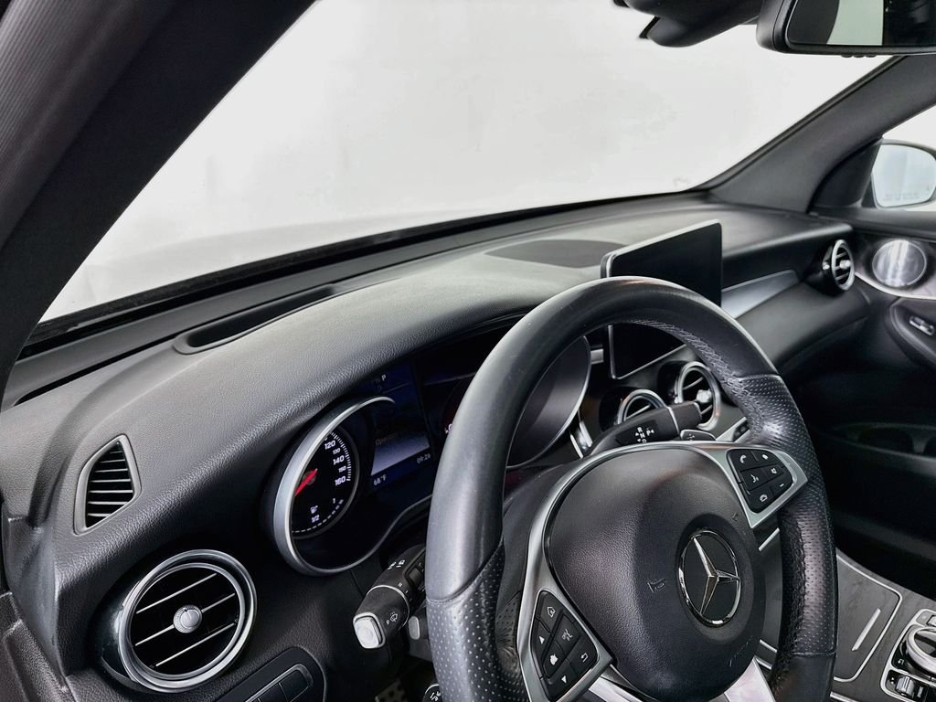 Used 2018 Black Mercedes-Benz GLC 300 image 4