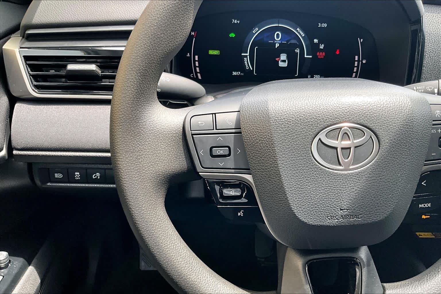 Used 2025 Ice Cap Toyota LE image 24
