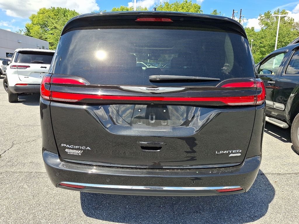 Used 2022 Black Chrysler Limited image 5