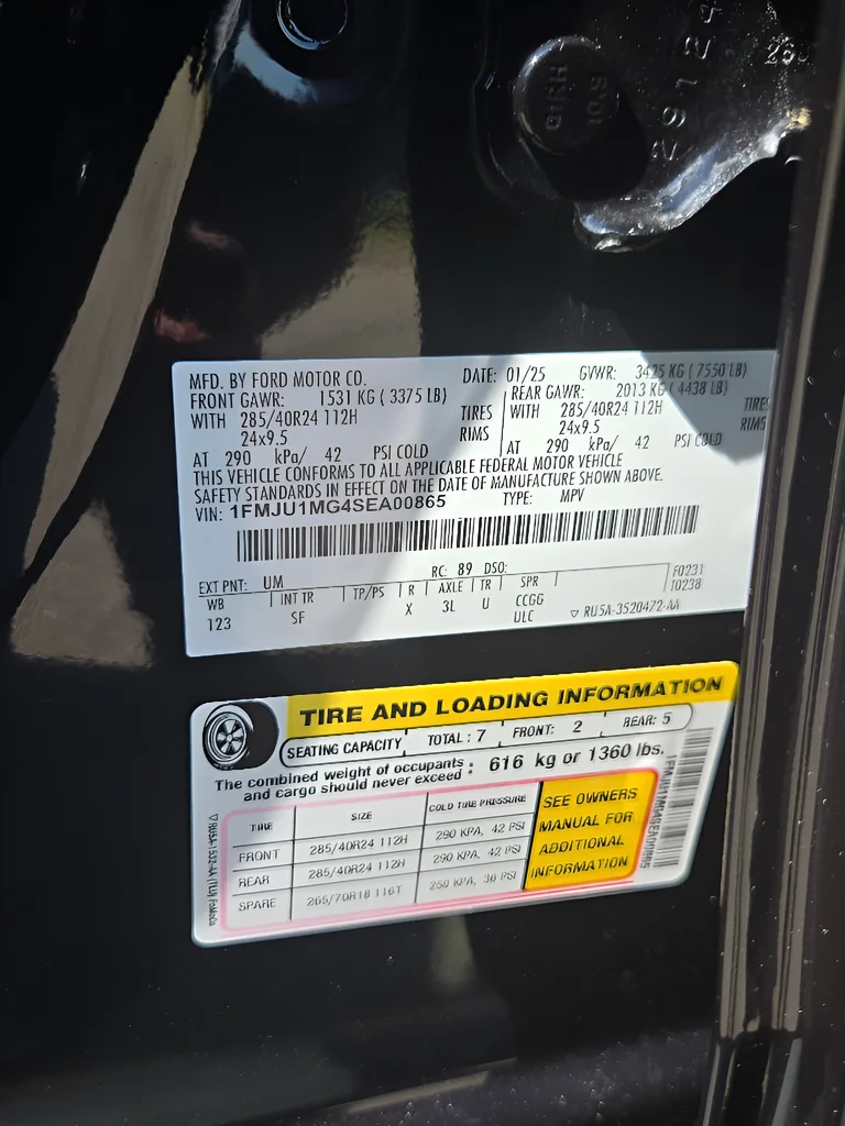 Used 2025 Black Metallic Ford Platinum image 31