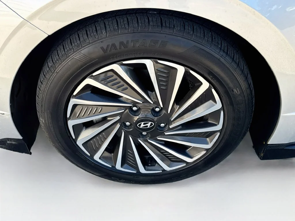 Used 2024 Silver Hyundai SEL image 38