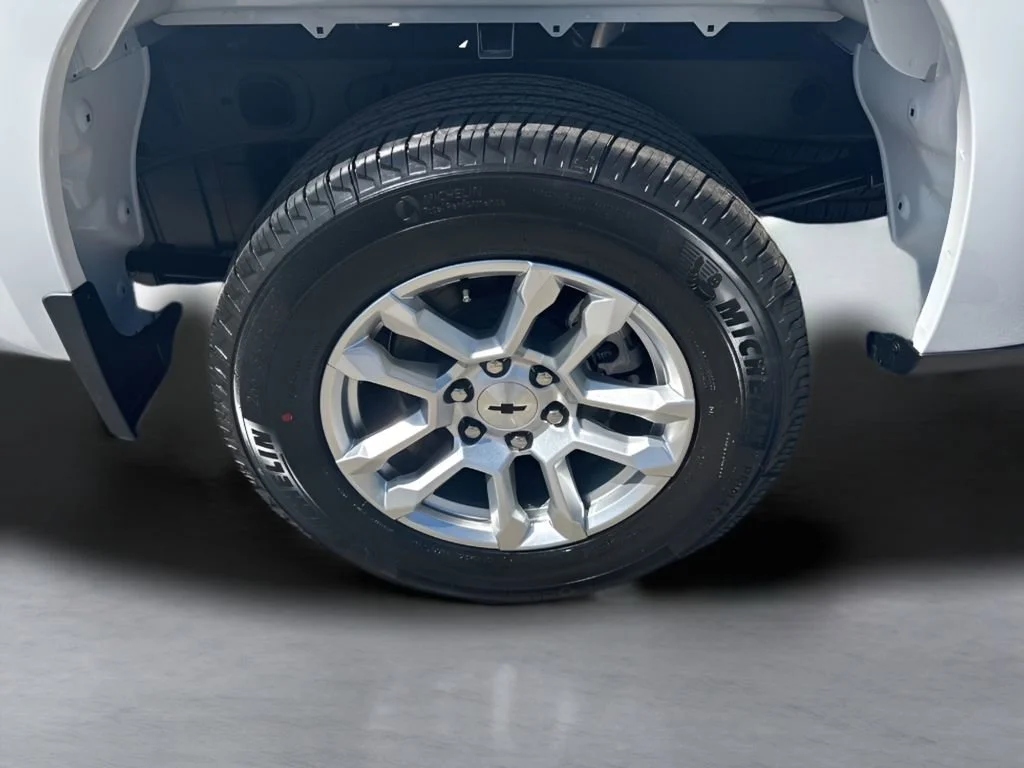 New 2026 Summit White Chevrolet RST image 38