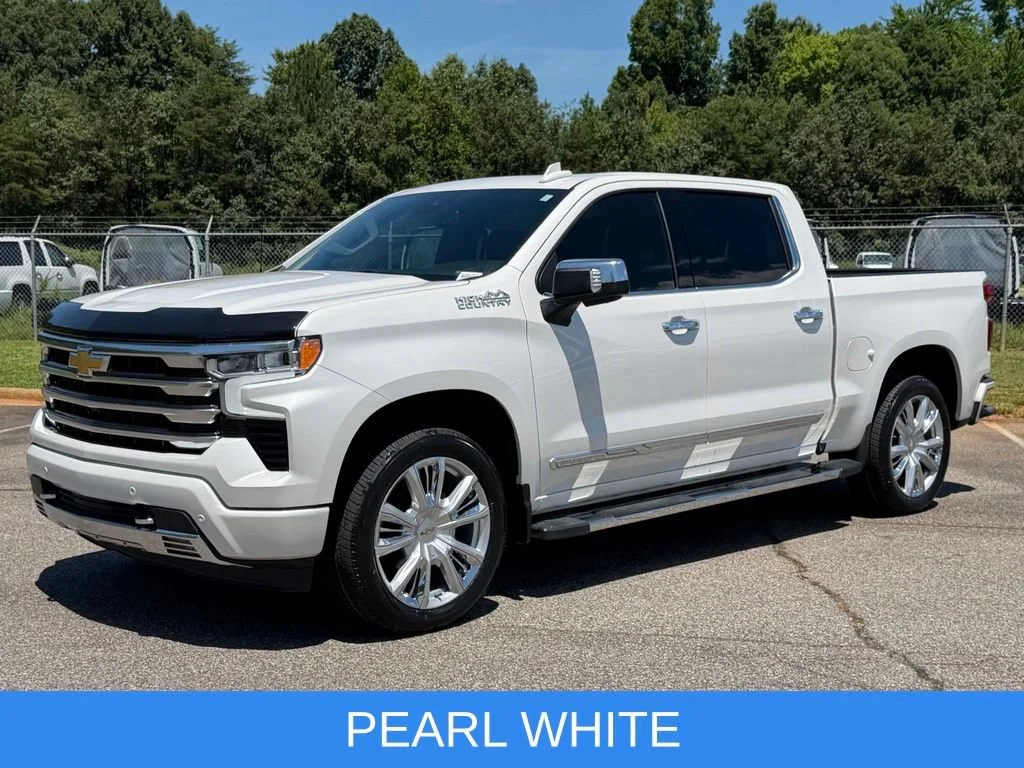 Used 2025 Iridescent Pearl Tricoat Chevrolet High Country image 5