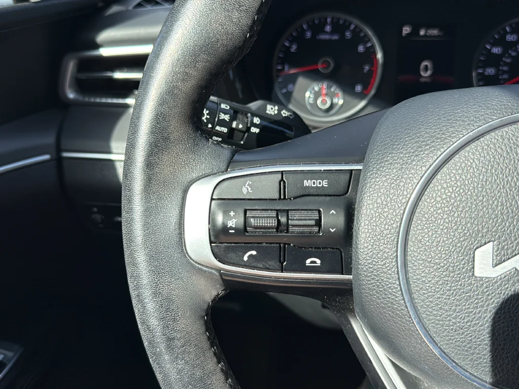 Certified Used 2022 White Kia GT-Line image 11