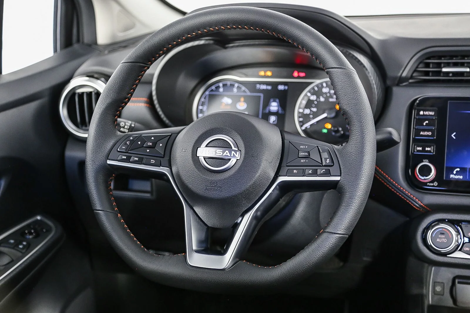 2025 Nissan Versa Sedan SR - Photo 17