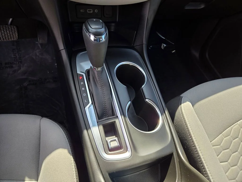 Used 2020 SUMMIT WHITE Chevrolet LT image 21