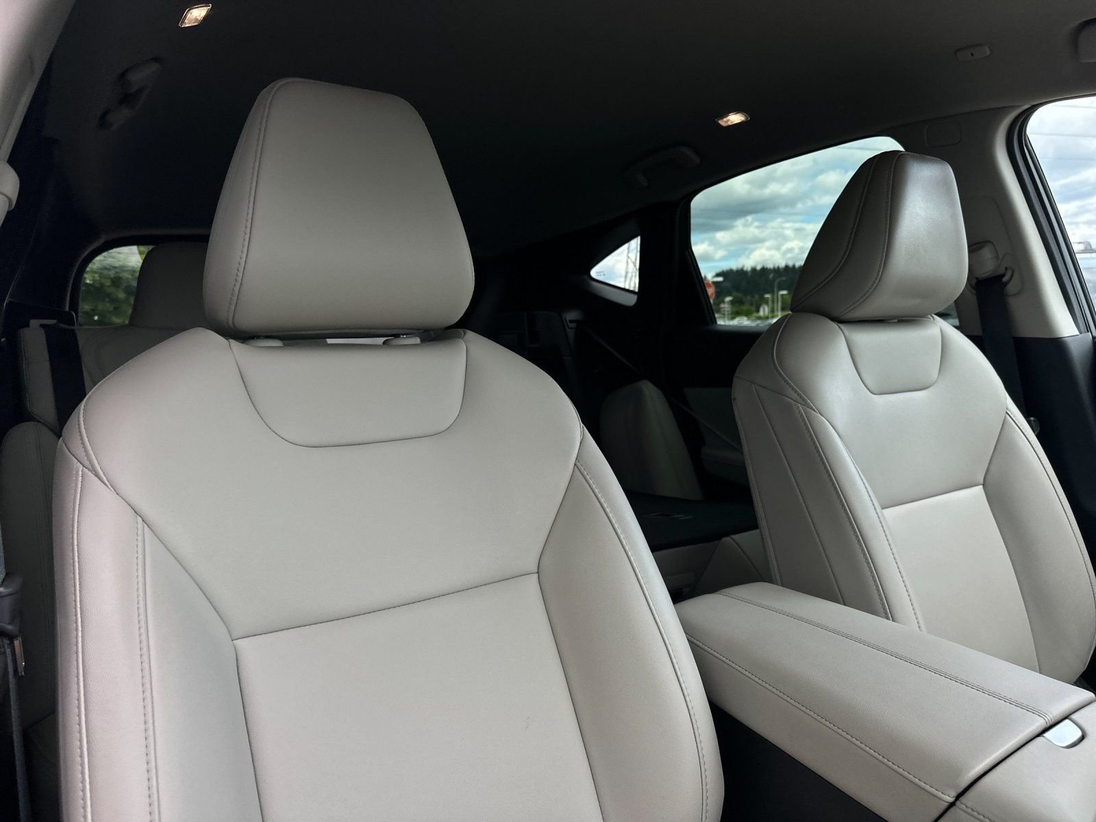Used 2025 Everest White Pearl Tricoat Nissan SV image 16