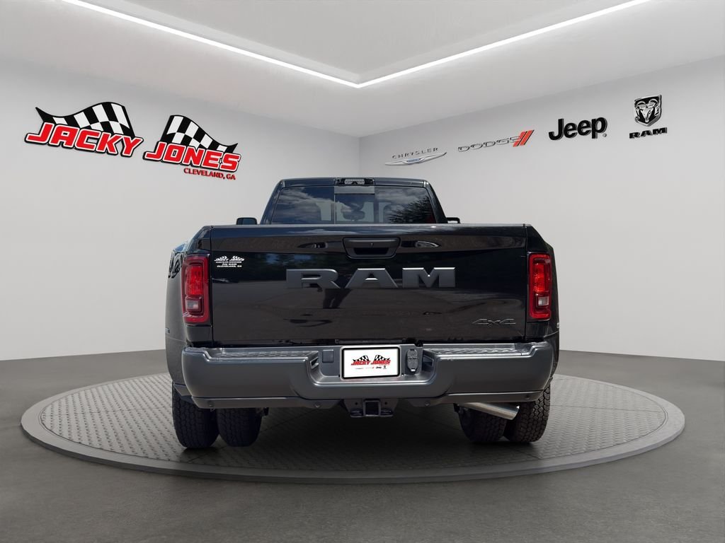 New 2026 Diamond Black Crystal Pearl-Coat Exterior Paint RAM Tradesman image 8