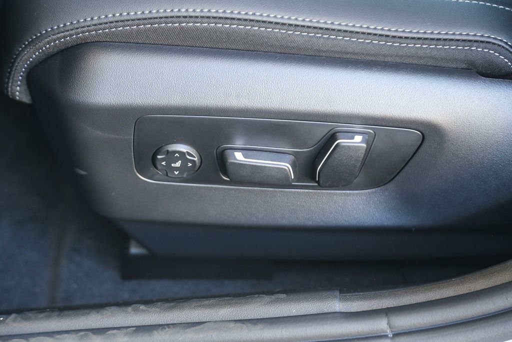 New 2027 Brooklyn Grey Metallic BMW 550e xDrive image 17