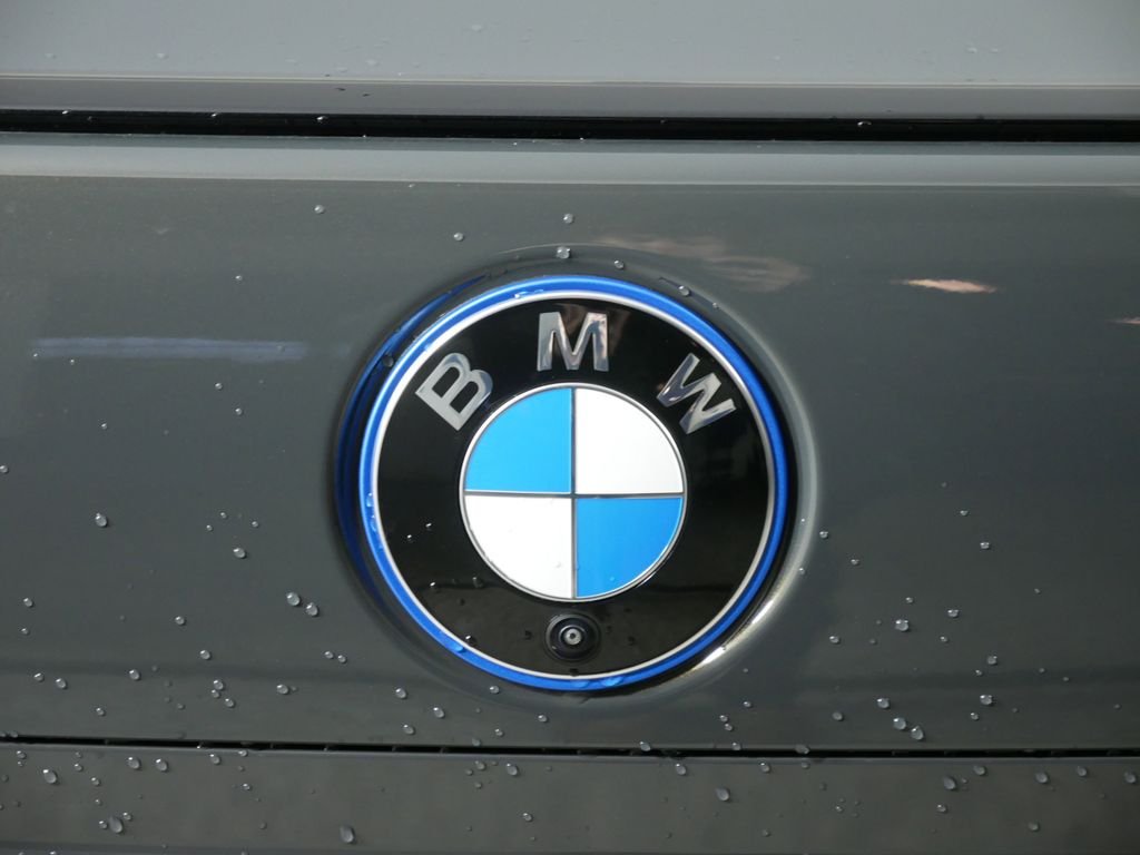 2025 BMW 7 Series 750e - Photo 10