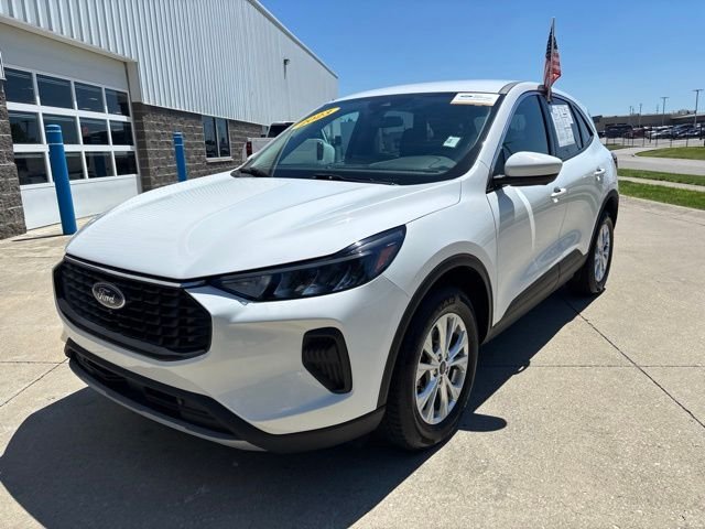 Used 2023 White Ford Active image 4