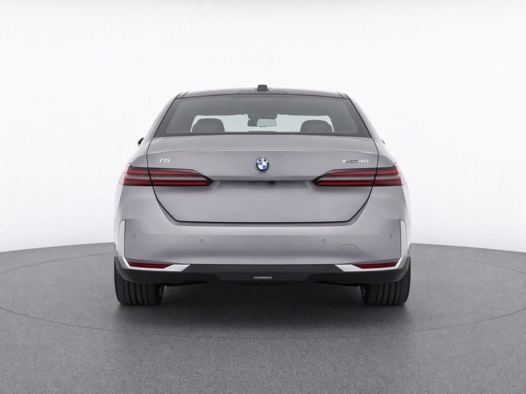 Certified Used 2026 Oxide Grey Met BMW xDrive40 image 4