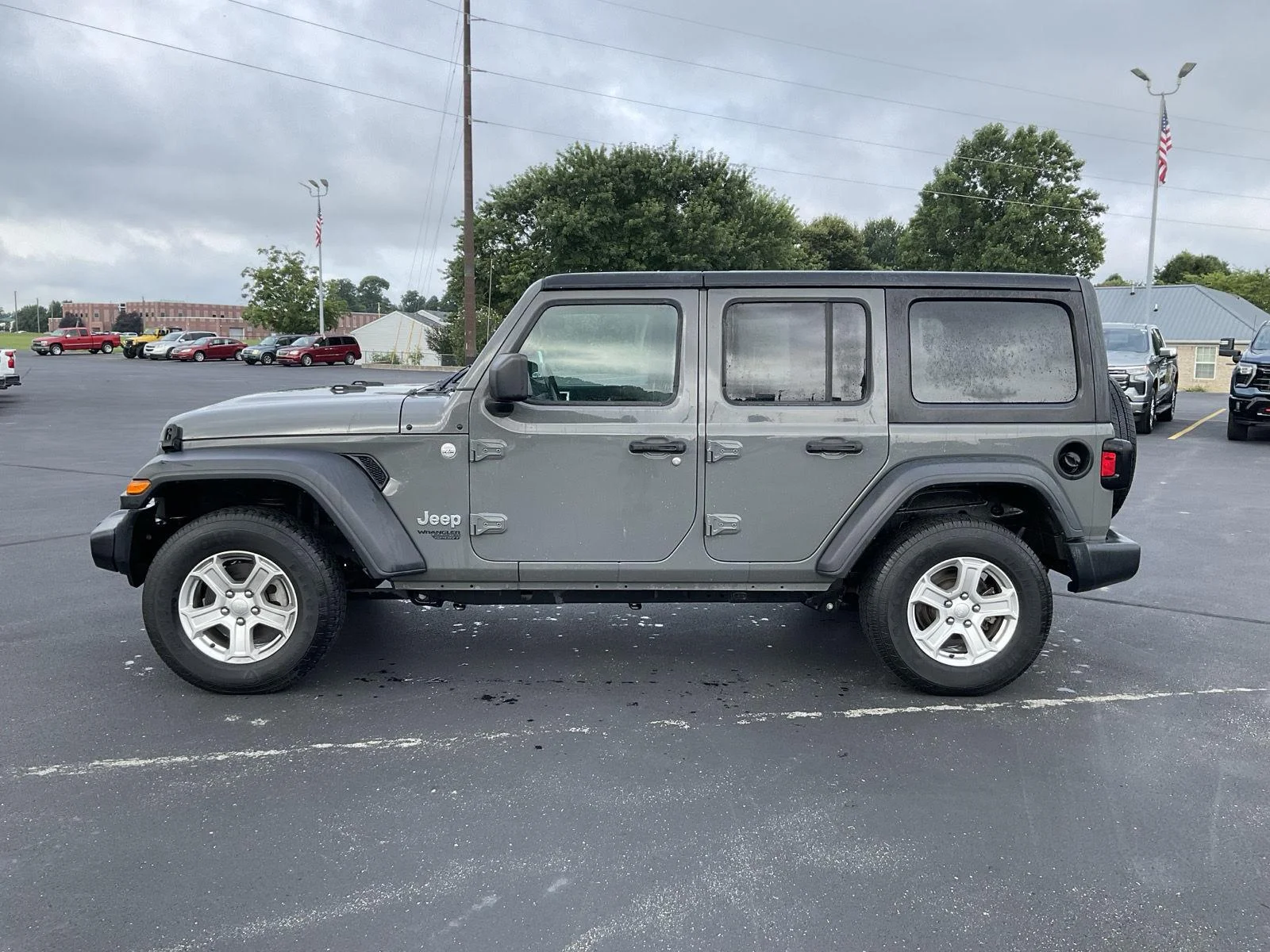 Used 2018 Sting-Gray Clearcoat Jeep Sport S image 4