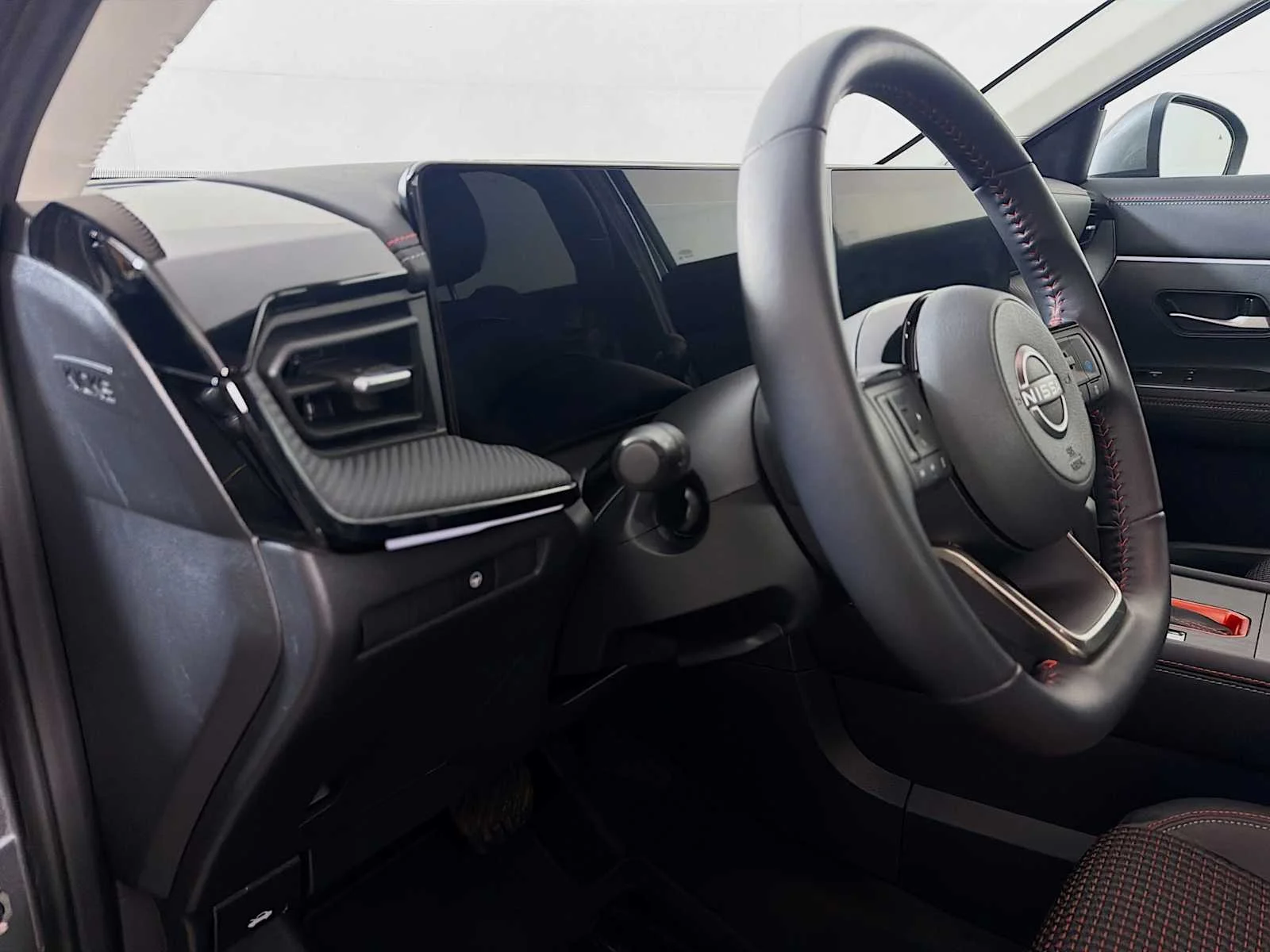 Certified Used 2025 Gun Metallic Nissan SR image 8