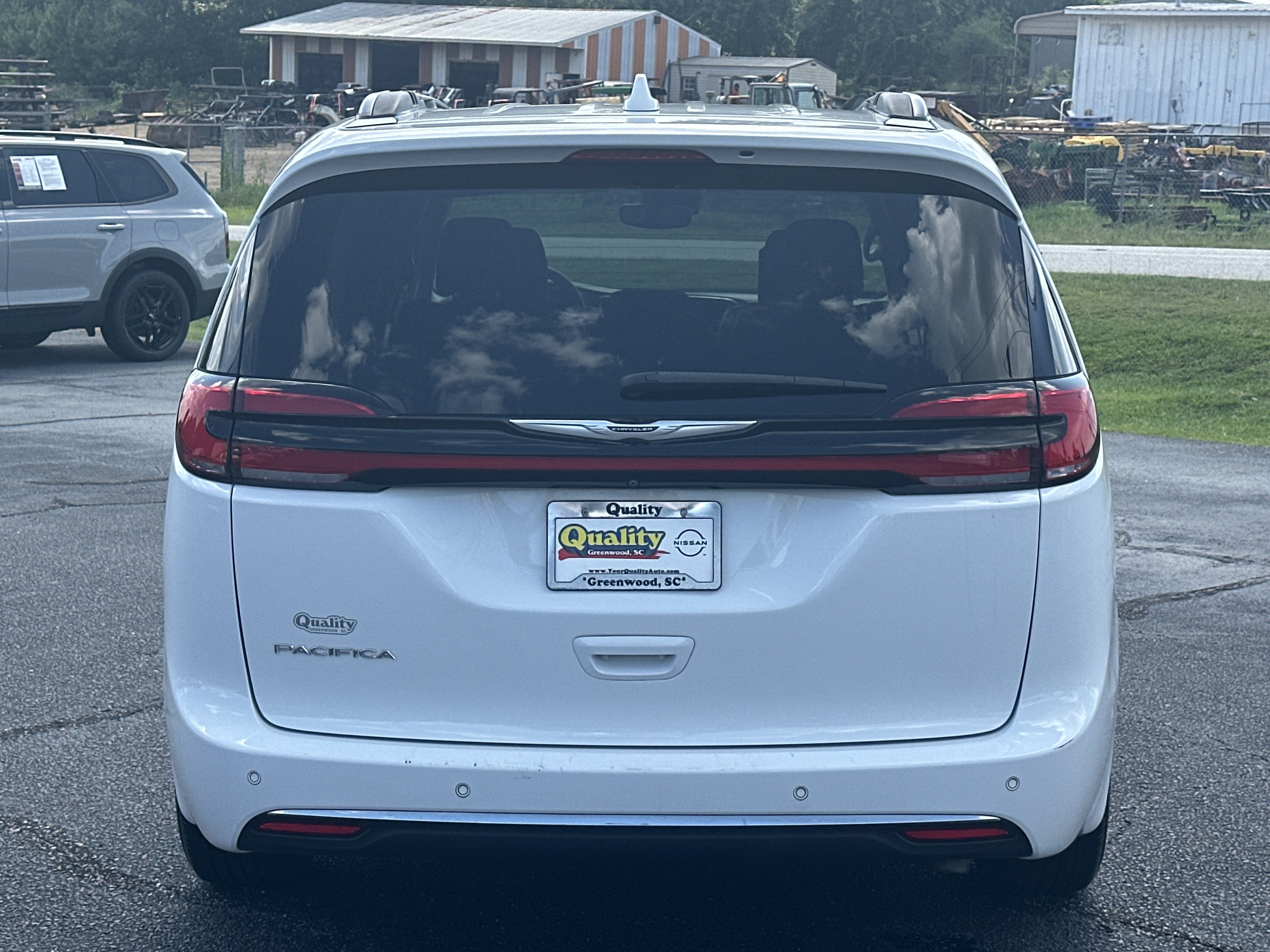 Used 2022 Bright White Clearcoat Chrysler Touring L image 7