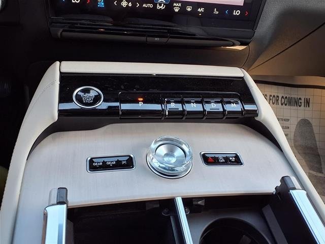 New 2025 Pristine White Metallic Tri-Coat Lincoln Reserve-L image 26