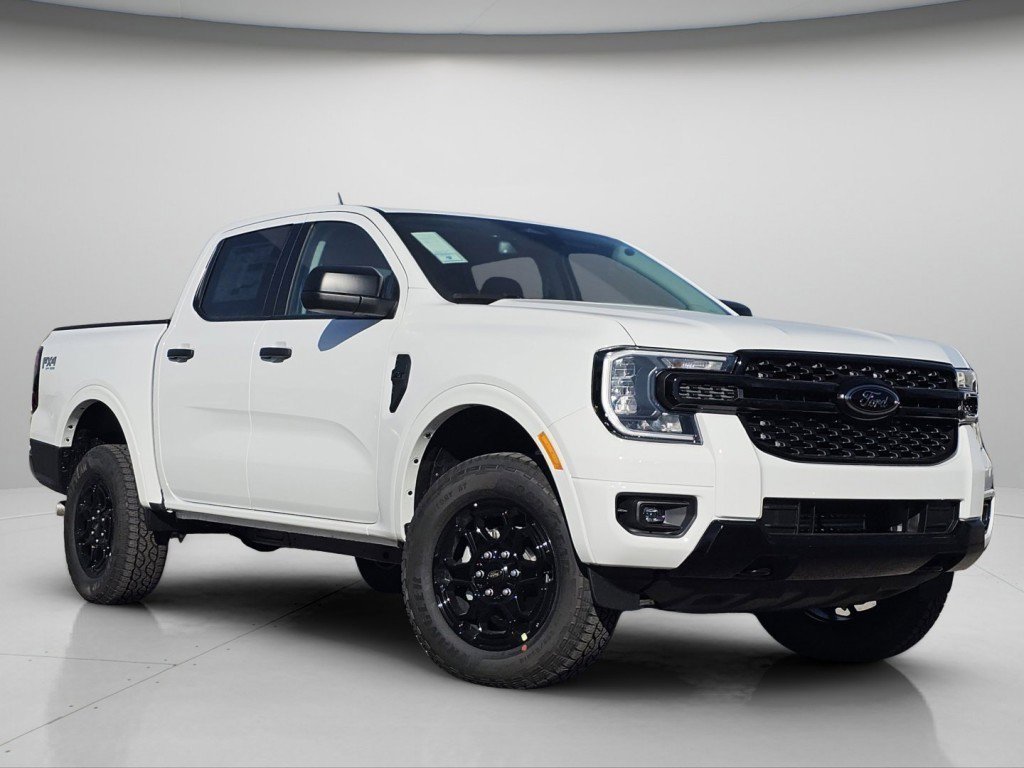 Used 2025 Oxford White Ford XLT image 2