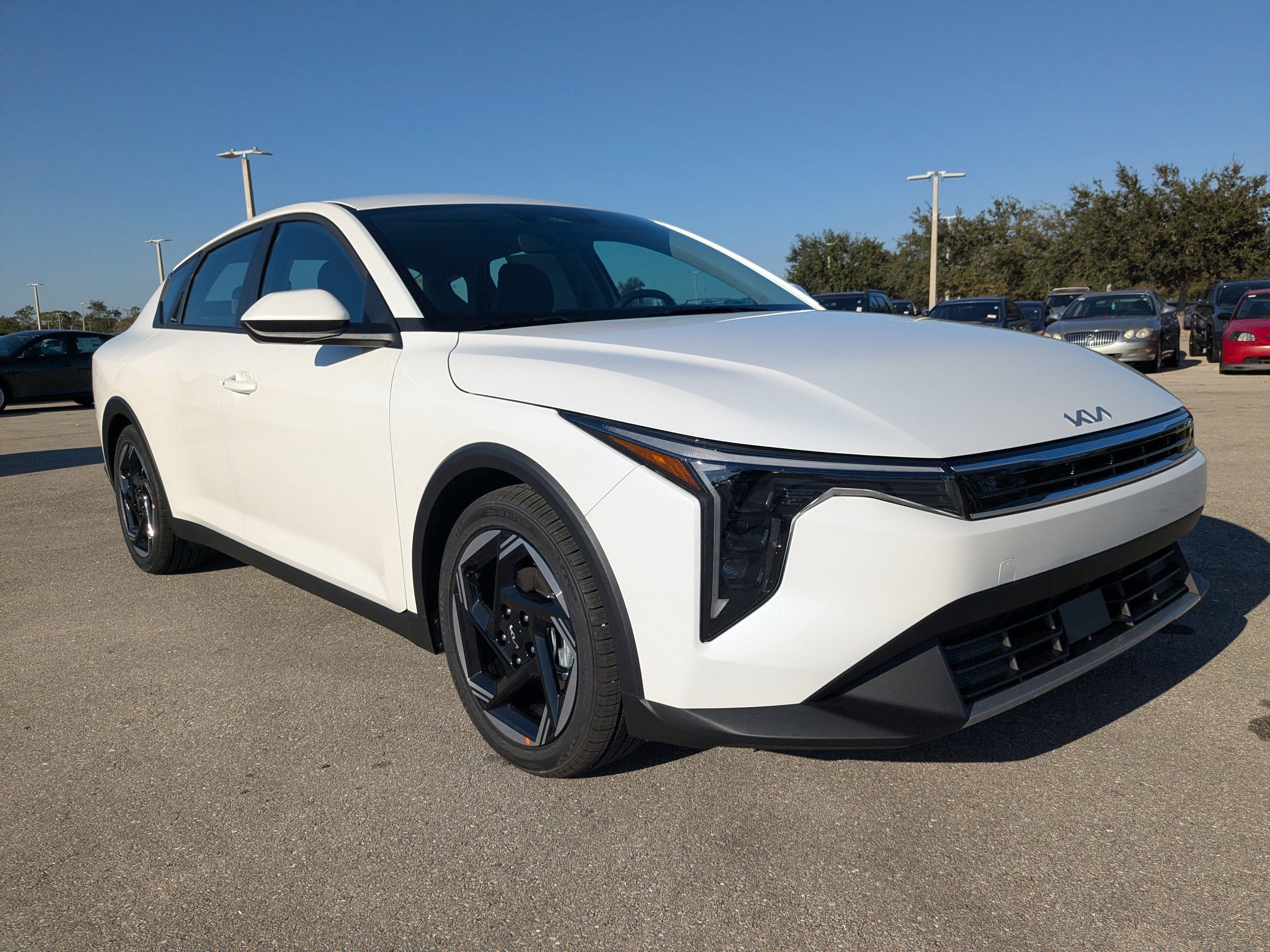 New 2025 Snow White Pearl Kia EX image 2