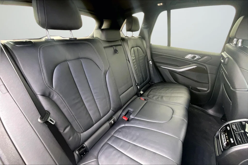 Used 2020 Black BMW sDrive40i image 7