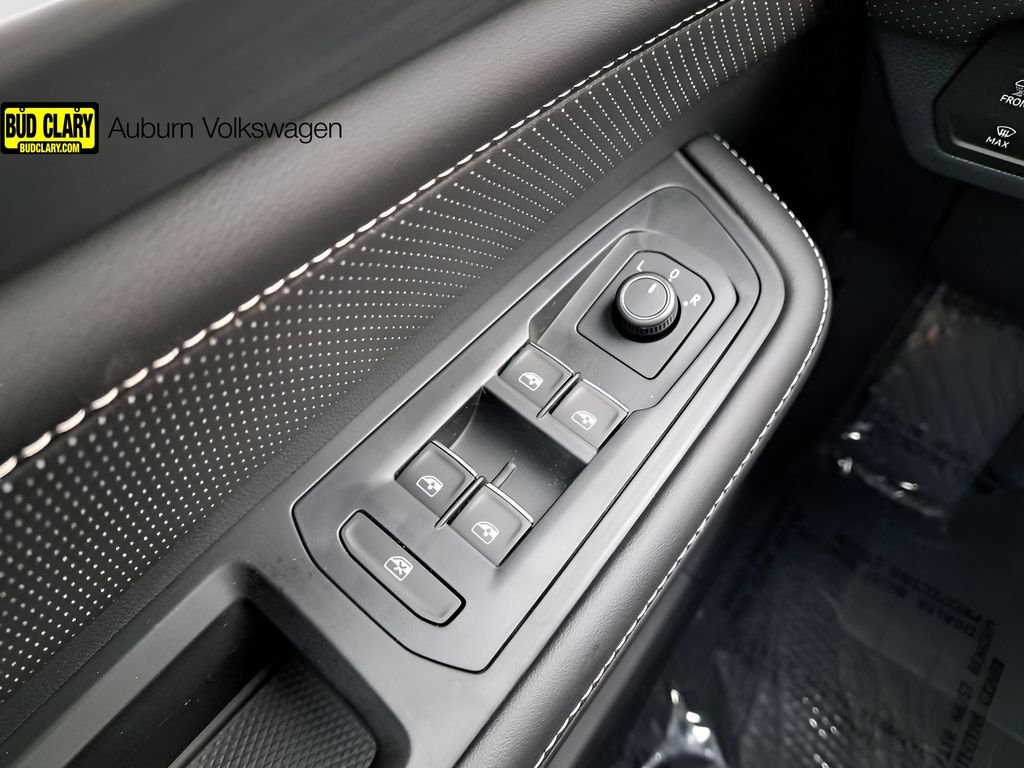 2025 Volkswagen Atlas Cross Sport SE w/Tech - Photo 32