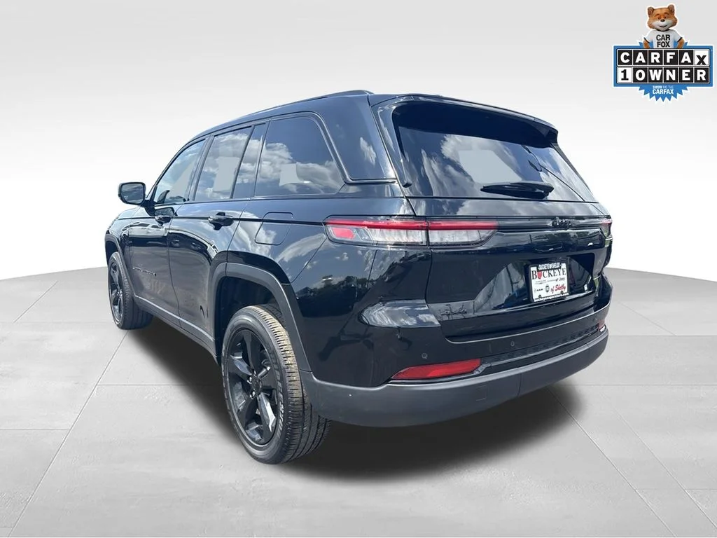 Used 2023 Black Jeep Altitude X image 5