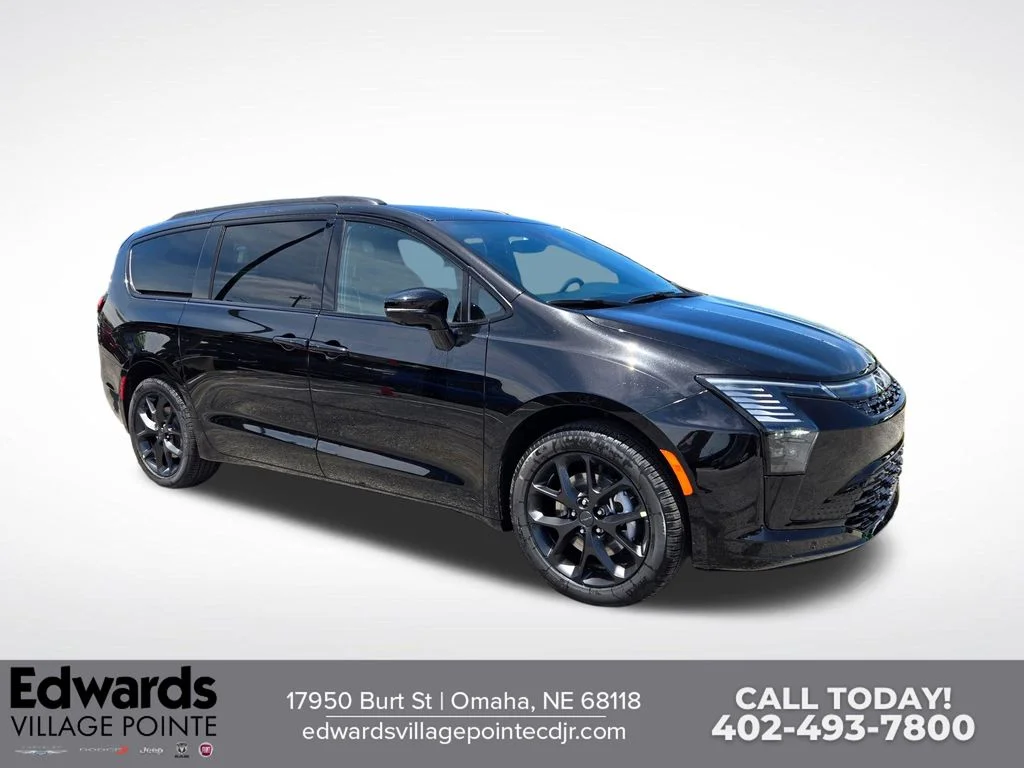 2027 Chrysler Pacifica Limited AWD's photo
