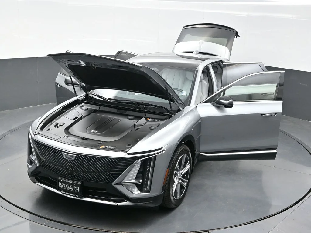 Used 2024 Silver Cadillac Luxury image 41