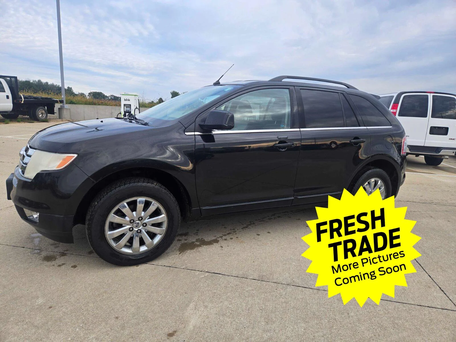 Used 2010  Ford Limited image 1