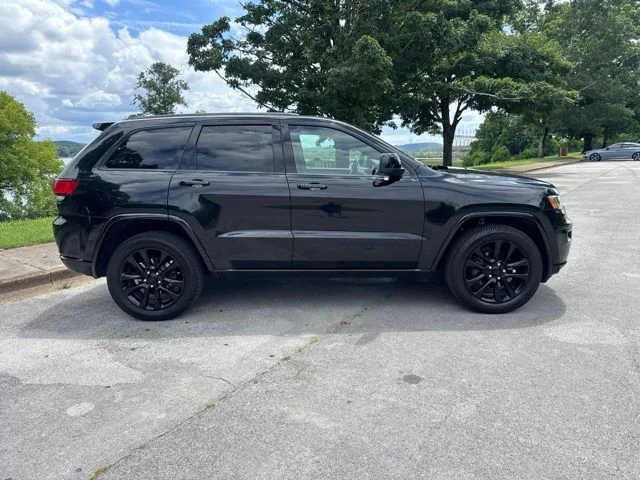 Used 2018 Black Jeep Altitude image 8