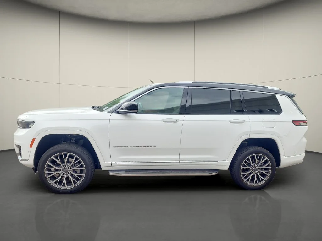 Used 2021 White Jeep Summit image 4
