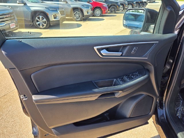 Used 2024 Agate Black Metallic Ford SEL image 18