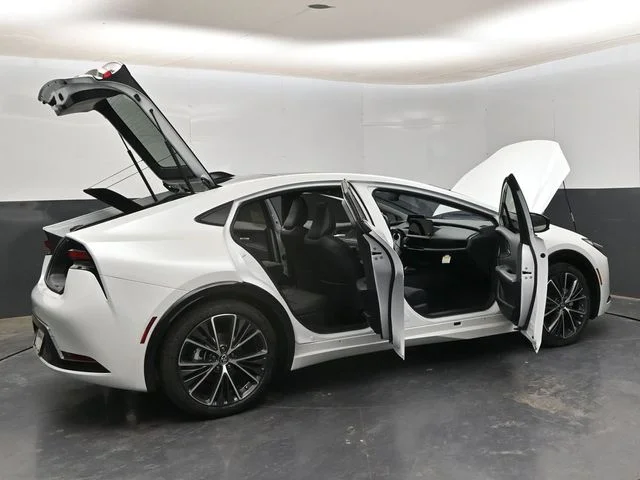 New 2026 Wind Chill Pearl <sup>1</sup> Toyota  XLE image 34