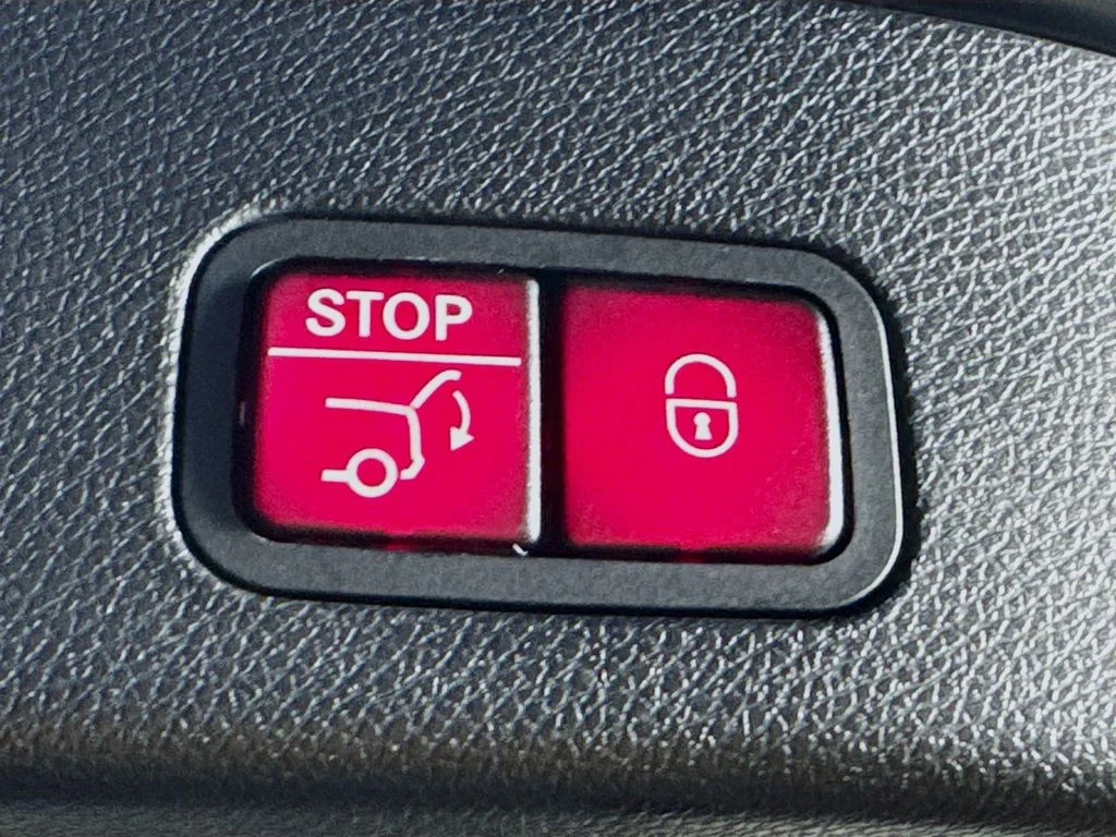 Used 2018 Gray Mercedes-Benz GLS 550 image 31