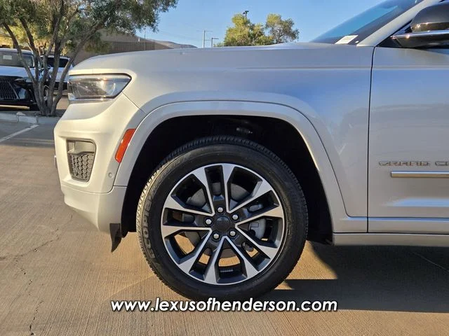 Used 2021 Silver Jeep Overland image 9